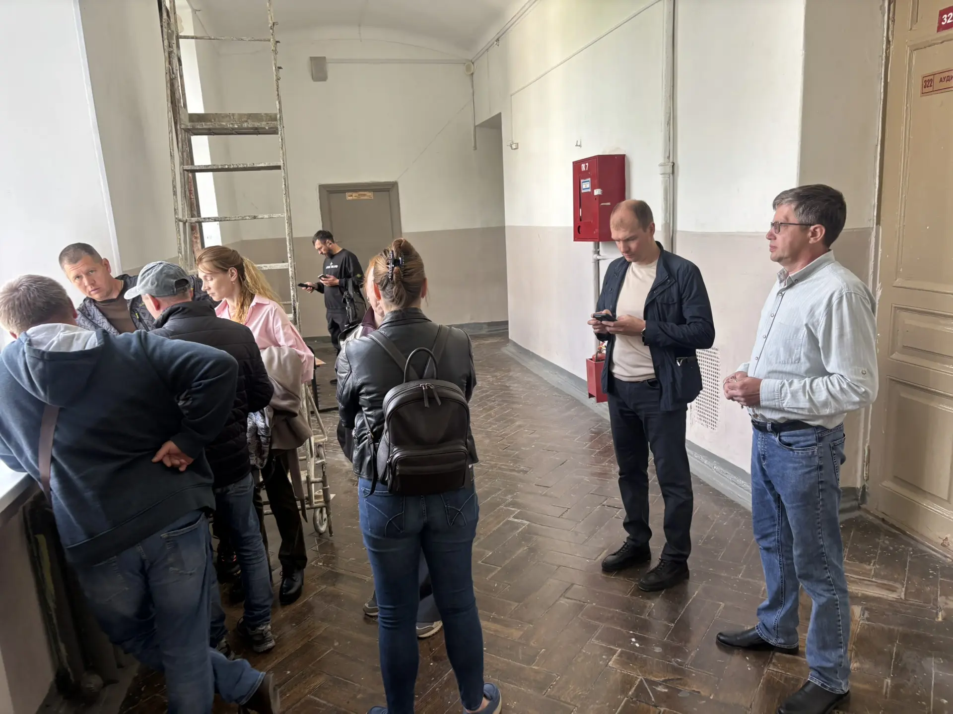 НОВОСТИ КАПРЕМОНТА

Установлено первое «пробное» окно в коридоре 3-го этажа. 

Оно и стало главным п