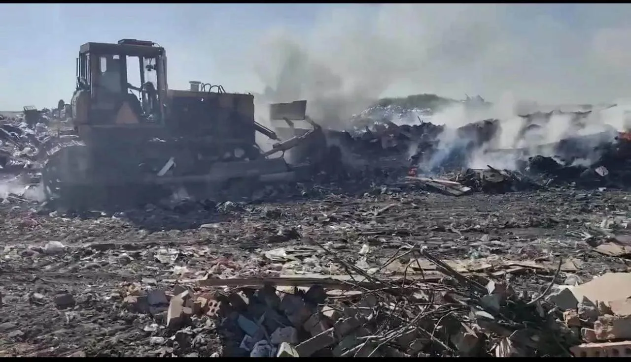 В Гуково загорелся мусорный полигон

На полигоне ТКО выявлено возгорание на площади порядка 200 м². 