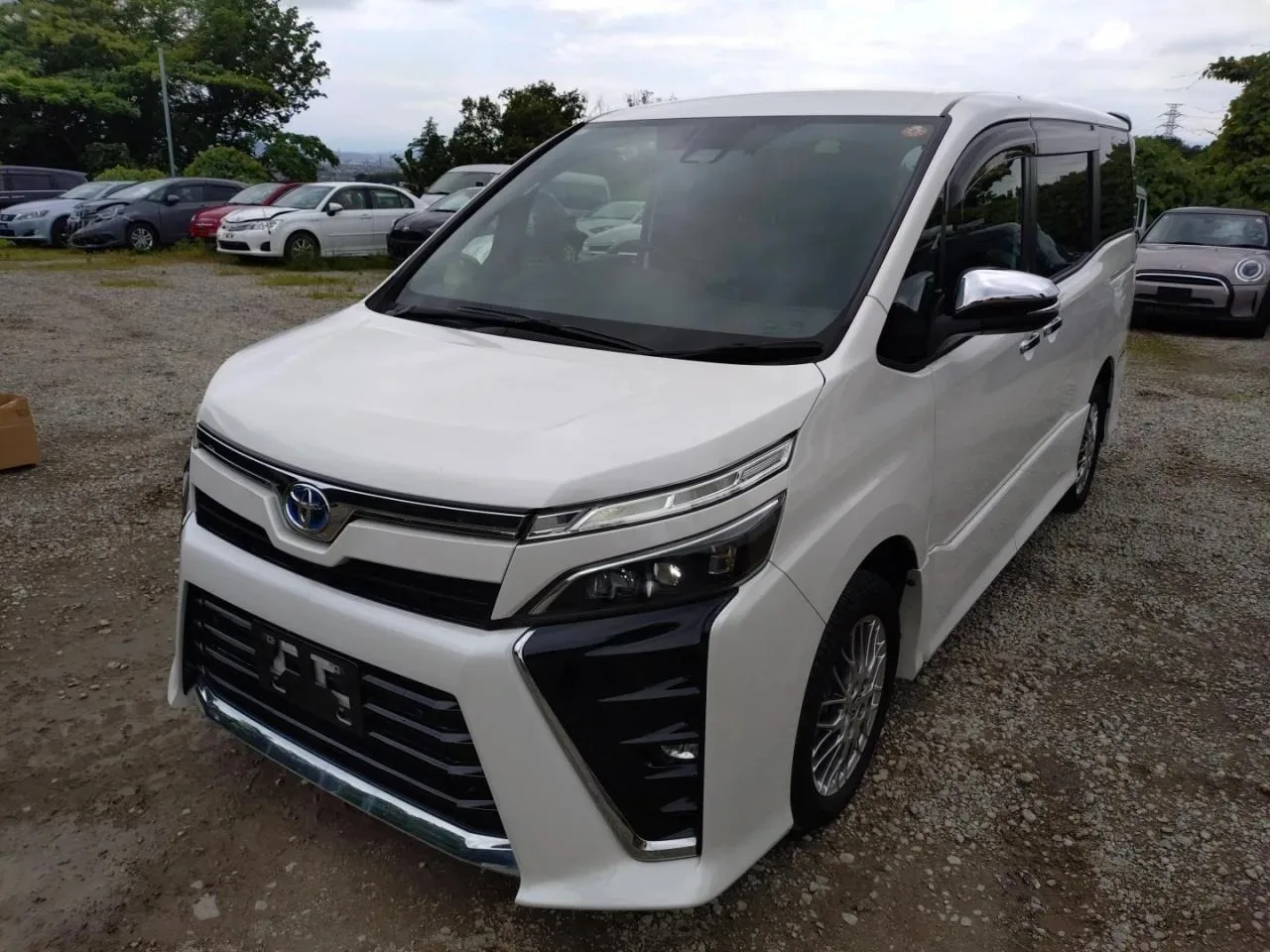 ‼️В продаже! Прибытие во Владивосток в конце августа.

Toyota Voxy в максимальной комплектации 1.8 H