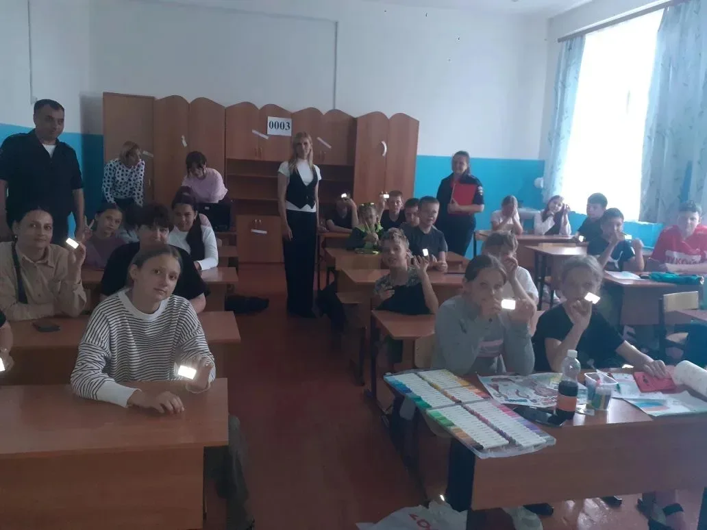 ☀️ В рамках акции "Безопасные каникулы" с ребятам провели беседы инспекторы ГИБДД и ПДН. 
Ребятам на