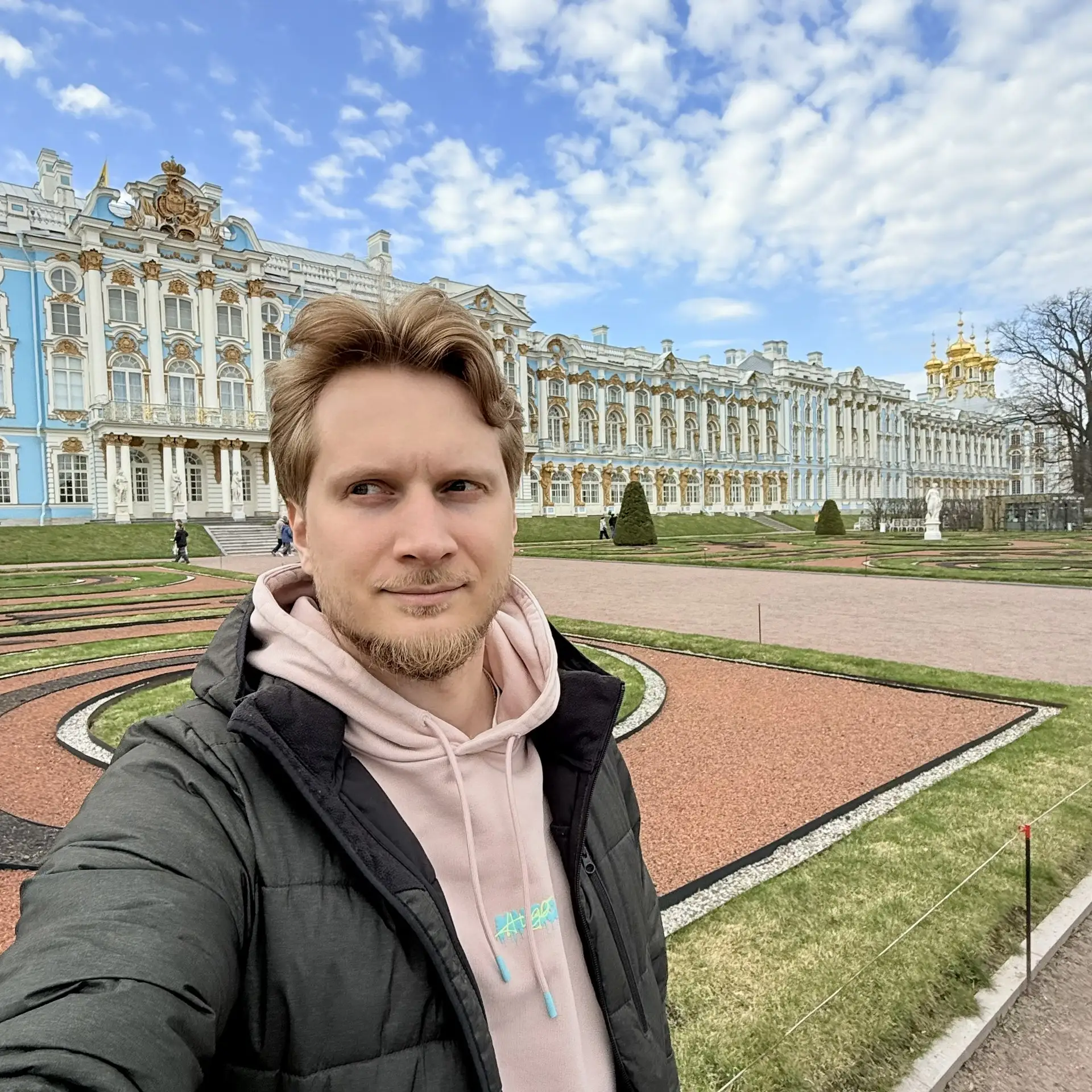 Дорогие, поздравляю вас - лето послезавтра⛱️

И ничего, что в СПб например плюс 7😆 главное нет снег