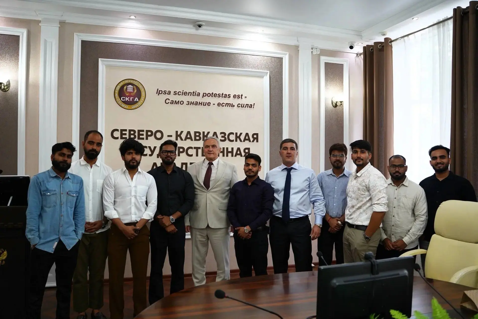 Провел встречу со студентами выпускного курса Медицинского института СКГА из Индии
 
Для ребят насту