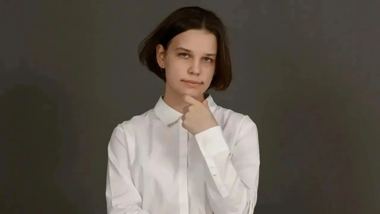 🎓 Сразу две выпускницы МАОУ СОШ № 1 им. И. Д. Бувальцева показали блестящий результат, набрав макси