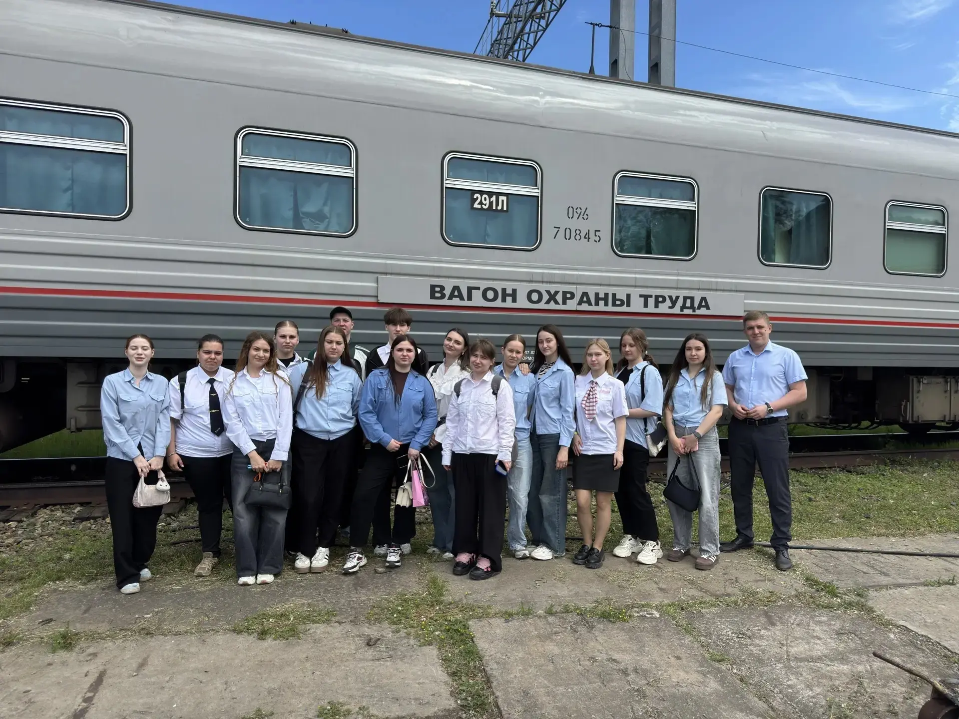 🚂 Безопасность превыше всего: студенты посетили «Вагон охраны труда»

10 июня студенты группы ОПУ-3