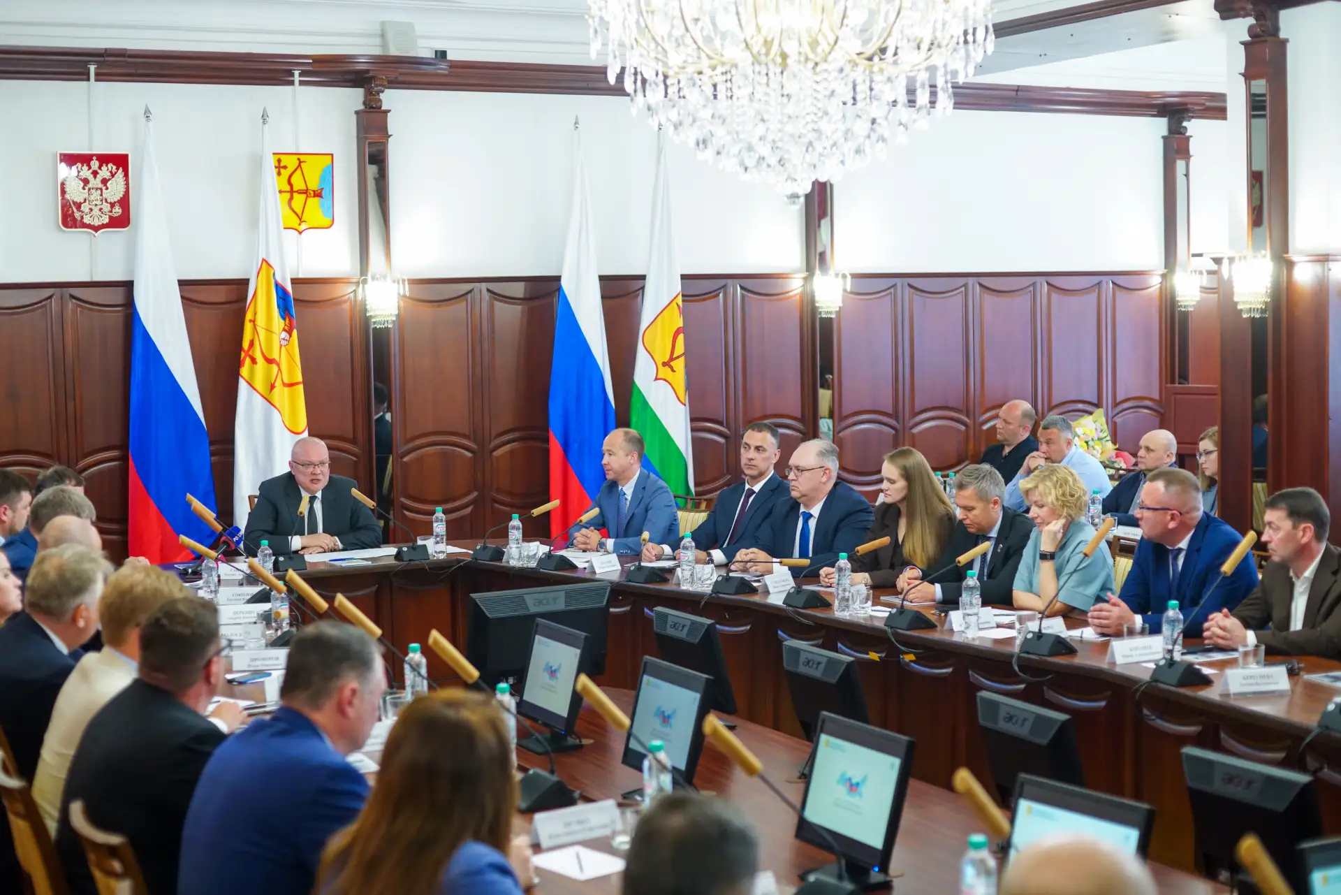 🤝 «Не вместо бизнеса, а вместе с ним»

Делегация Кировской области традиционно приняла участие в Пе