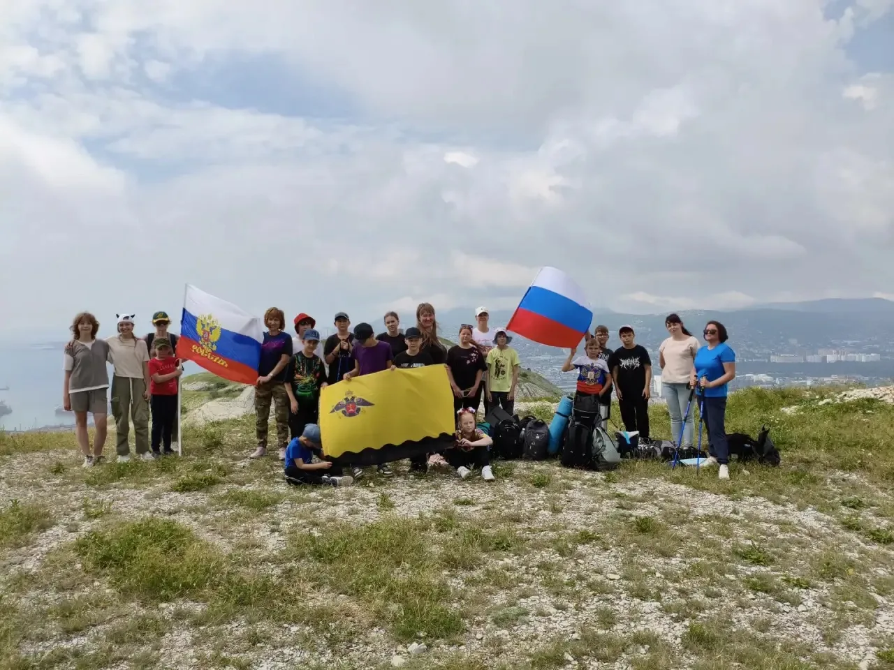 Уважаемые коллеги, добрый день! ☀️

«Спортивный драйв» поздравляет вас с Днём России! 🇷🇺
Желаем ва