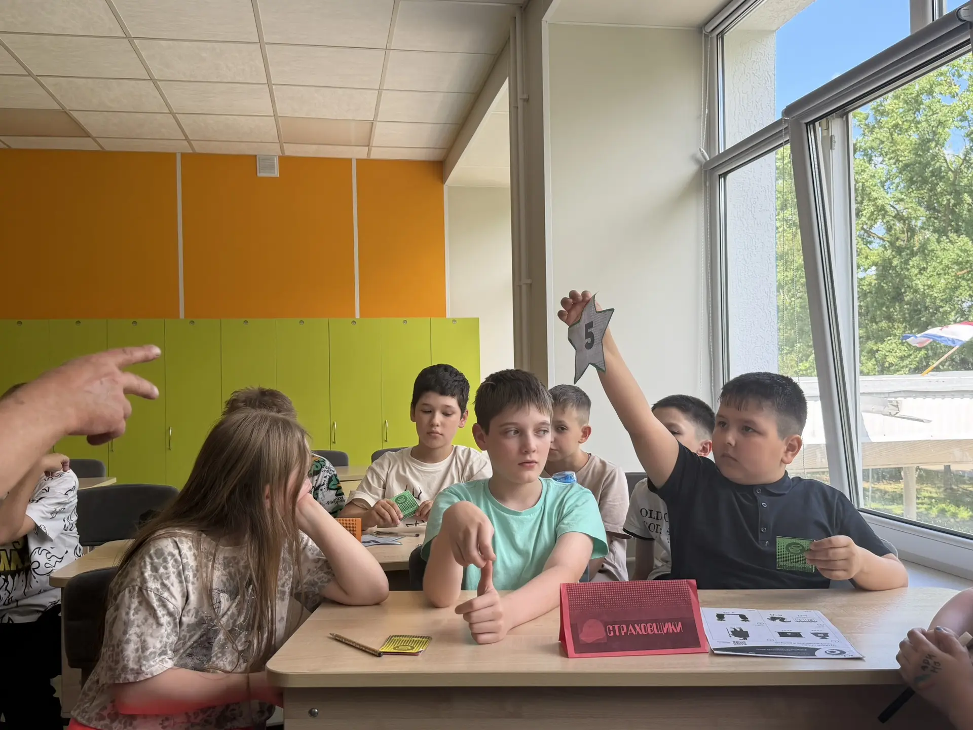 Ребята, посещающие  пришкольный лагерь «Радуга» стали еще более финансово подкованными ❤️  

В наше 