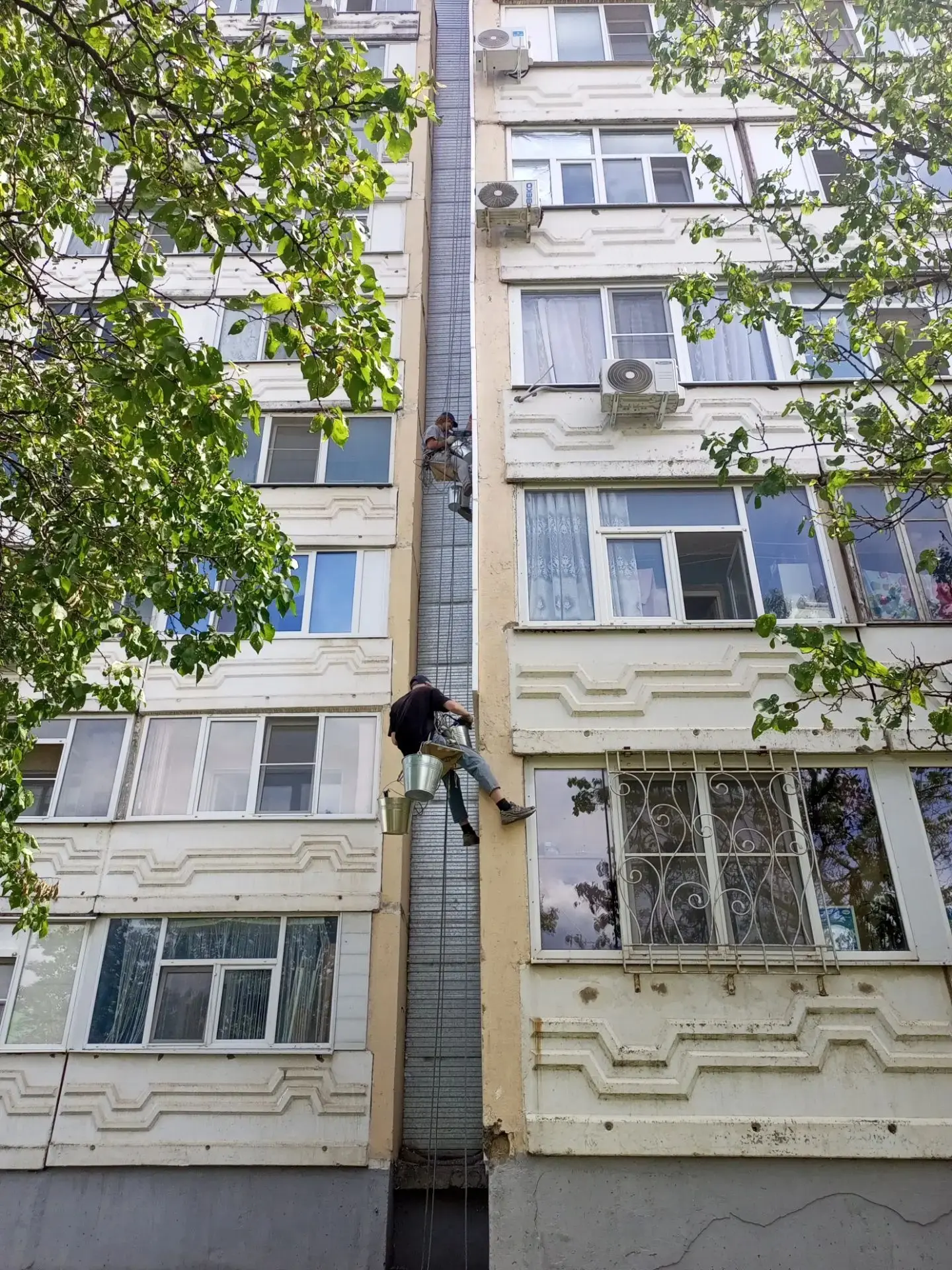 "Готовь сани летом" - эта народная мудрость очень подходит для ЖКХ. Вот и мы стараемся ей следовать,