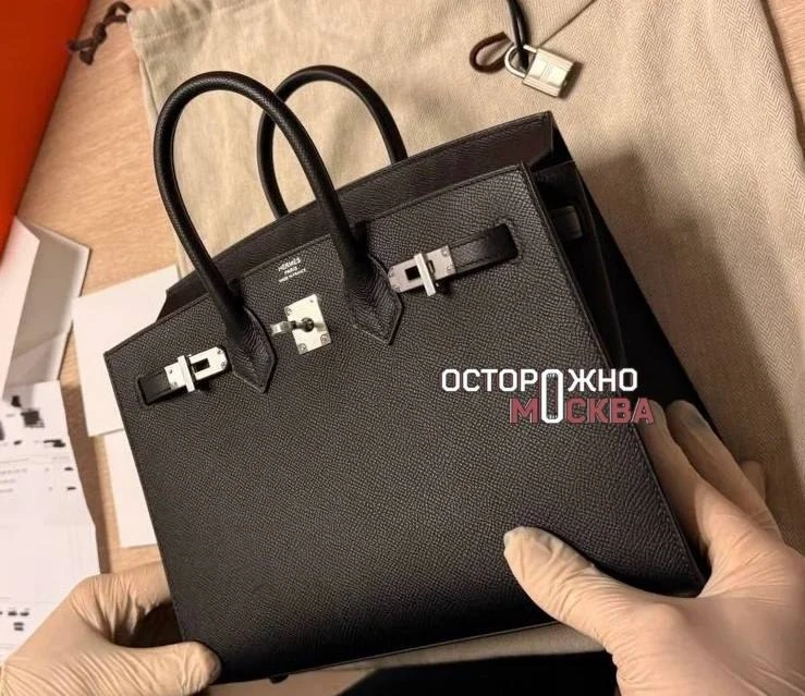 Россиянку оштрафовали почти на 1 млн рублей за попытку перевезти сумку из Турции. 24-летняя девушка 