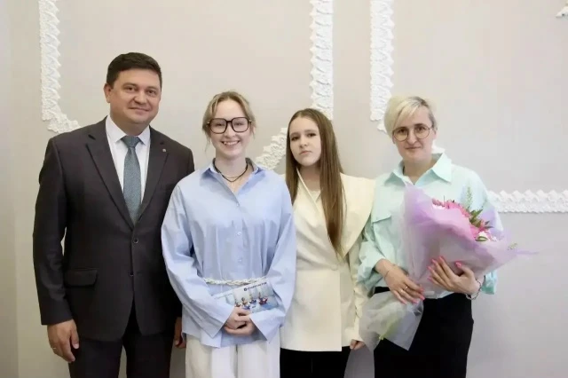 ✨ Волшебство существует! ✨

В преддверии Нового Года мы часто загадываем желания и верим в чудо. И э