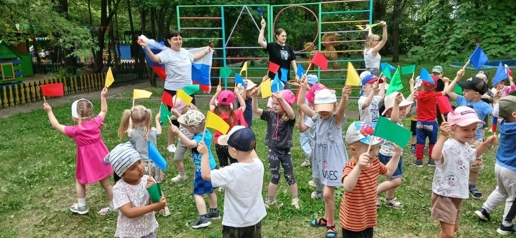В группе 7" Маленькие фантазёры ", прошло  традиционное мероприятие ко Дню России.🇷🇺
12 июня в наш