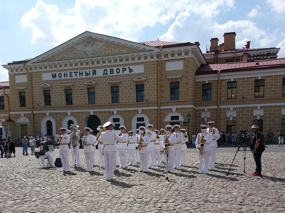 Интересный Питер. 
В Петропавловской крепости пройдут бесплатные концерты военно-морских оркестров к