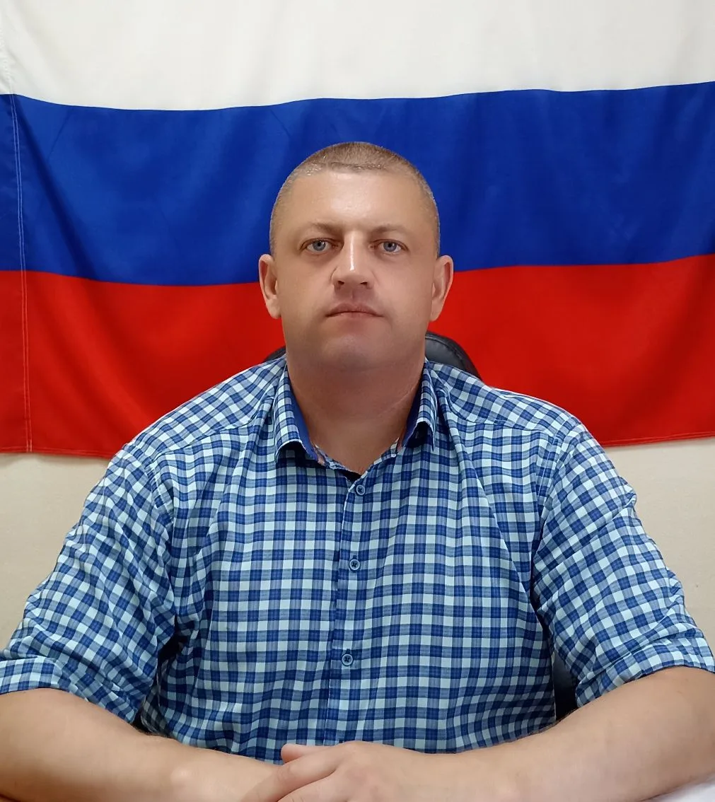 Поздравление Главы Куськинского сельсовета Мантуровского района Андрея Трунова с Днём России! 

Уваж