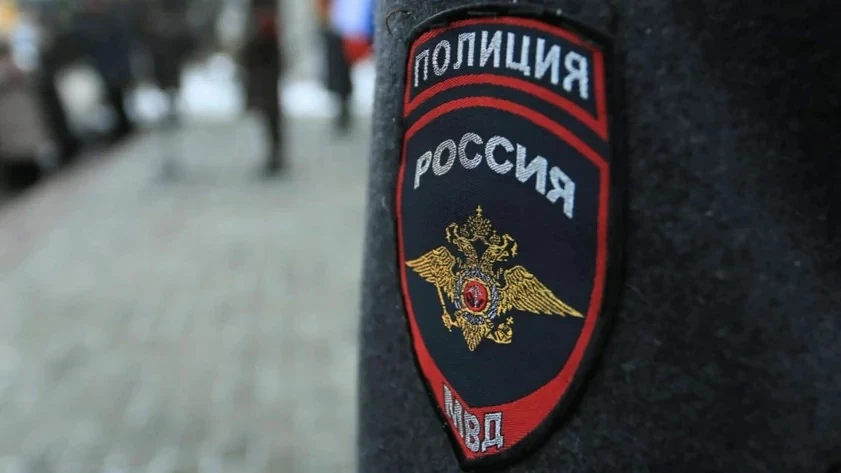 Житель Алтая проглотил пакетик с наркотиками при полицейских, пытаясь скрыть улики.

Житель Алтайско