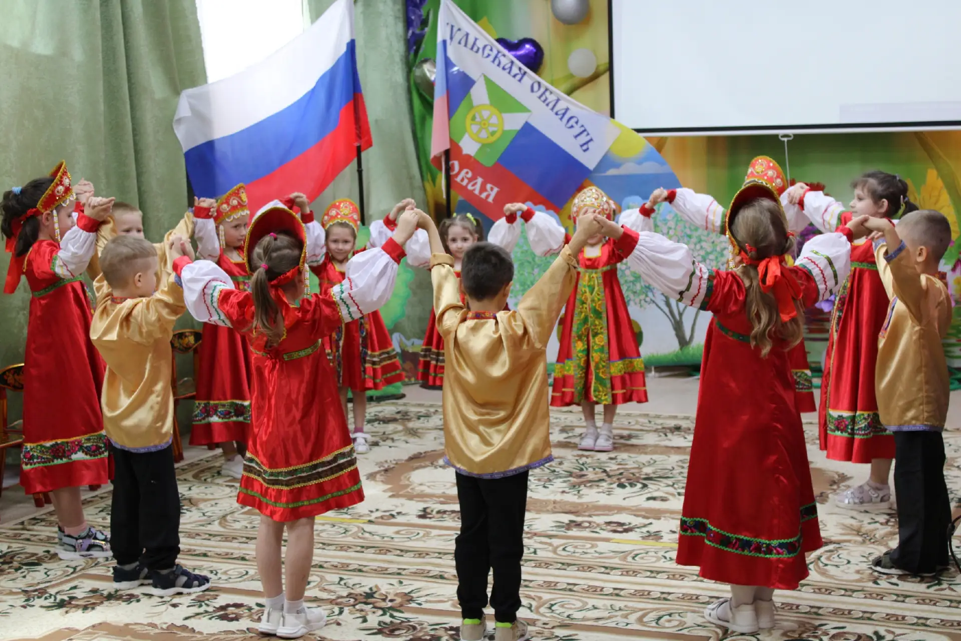 Сотрудники Каменецкой сельской библиотеки организовали для воспитанников детского сада № 35 увлекате
