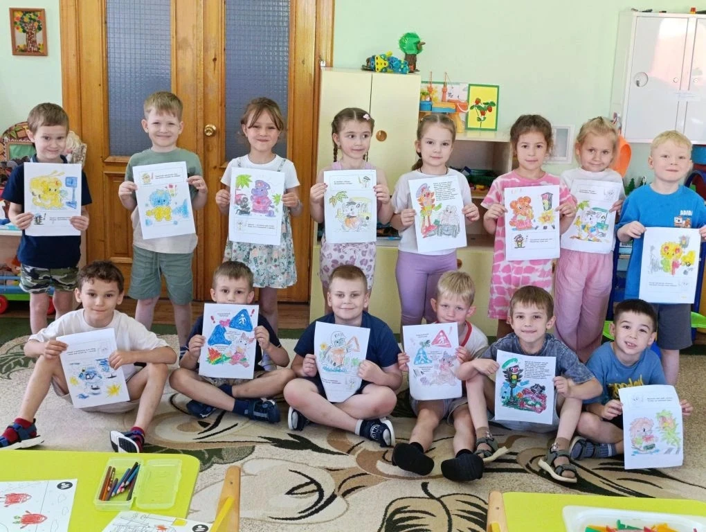 Сегодня в группе ОРН для детей 6-7 лет "Сказка" прошло развлечение "Осторожный пешеход". Ребята вспо