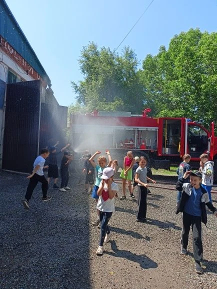 ‼Познавательная экскурсия для школьников
 
✅19 июня 2026 года сотрудники МЧС провели познавательную 