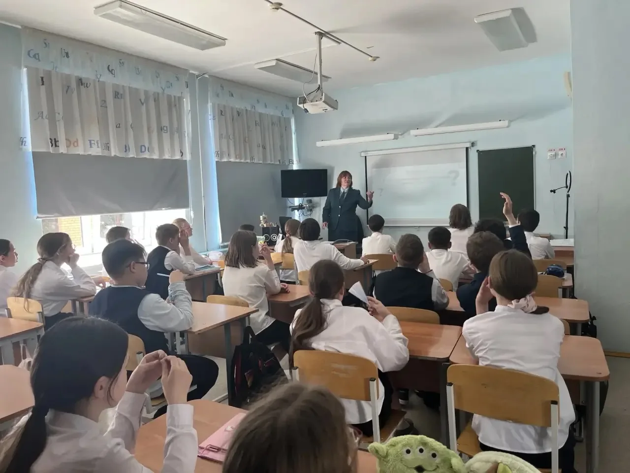 УЗНАЕМ ПРО НАЛОГИ 📝 

В последний учебный день  в нашей школе прошло очень важное и познавательное 