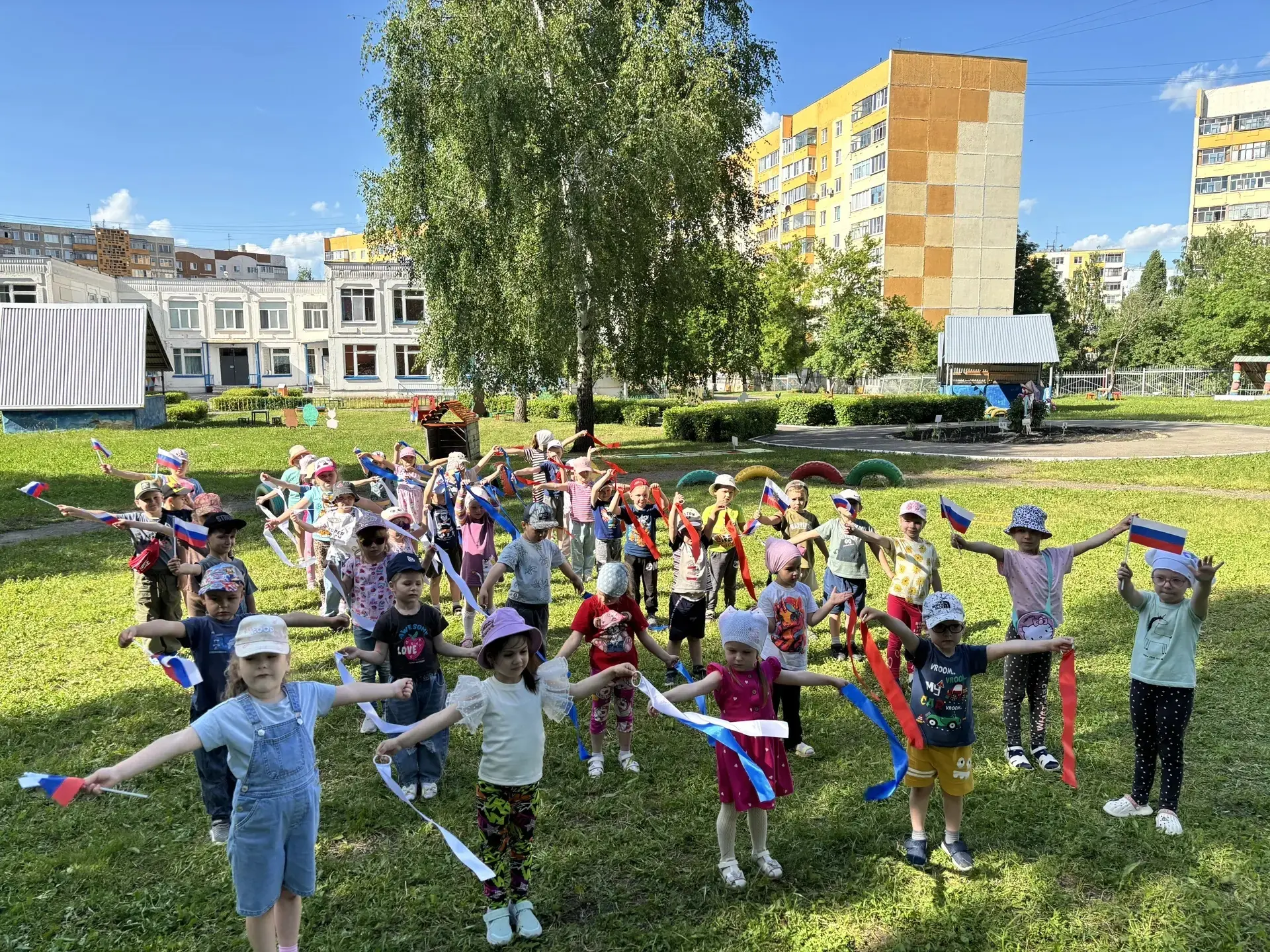 ☀️ Лето — прекрасное время для активного отдыха и укрепления здоровья!

В нашем детском саду утрення