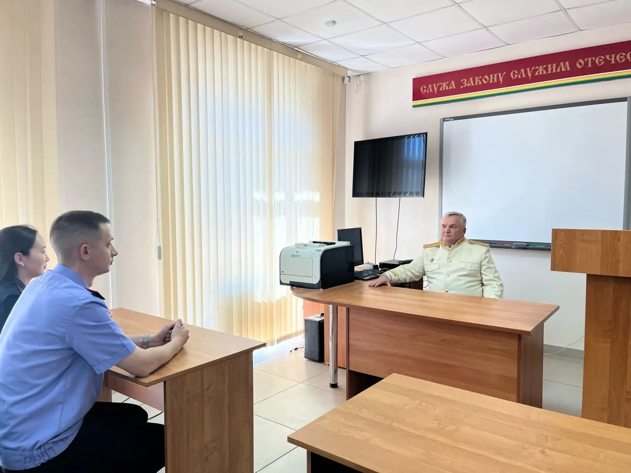 Ветеран следствия Эдуард Владимирович Ошлыков поделился профессинальным опытом с молодыми следовател