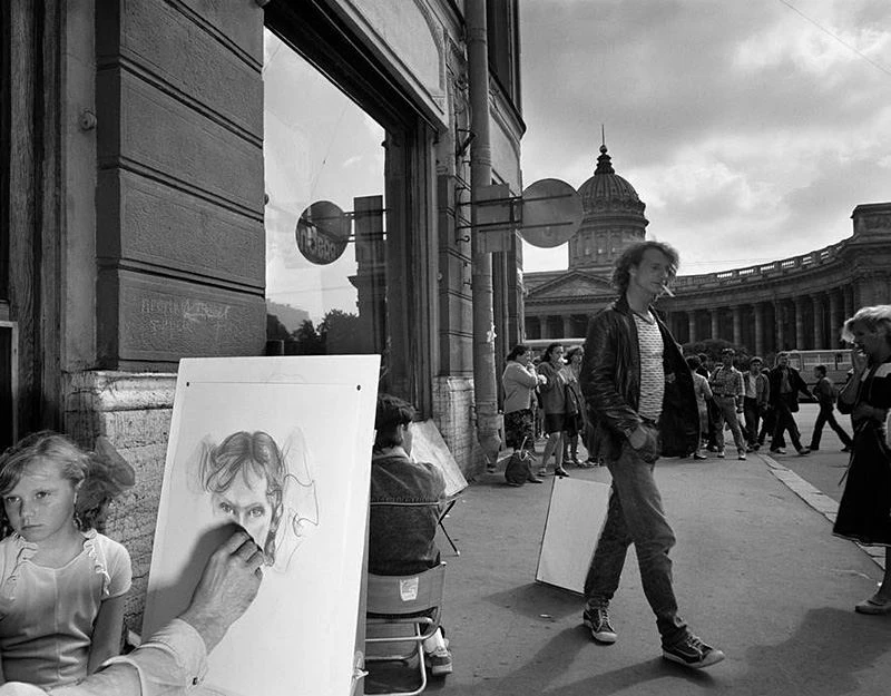 Ленинград 1988 года 🤩

Такой Северную столицу запечатлел фотограф Карл де Кейзер.

 Узнали места на