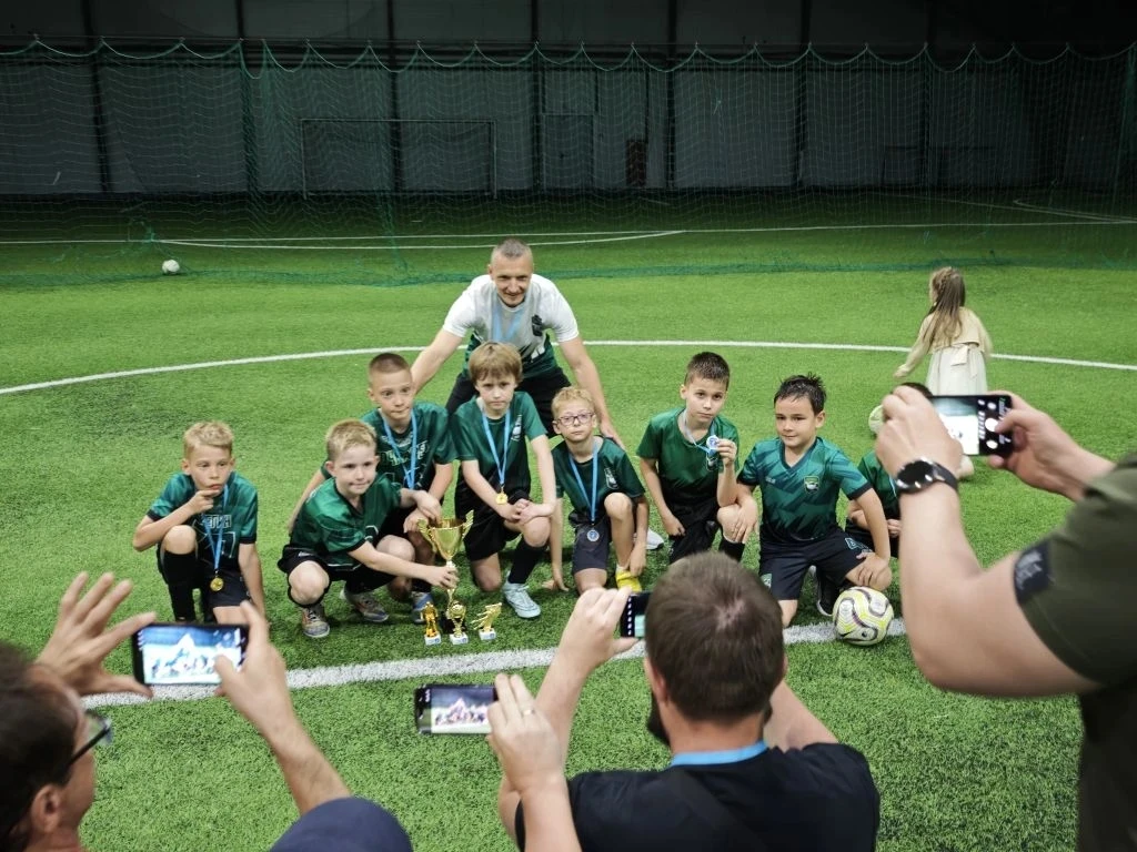 Фото для отдельного поста: Чемпионы в свете софитов и вспышек папарацци! 😁😎⚽