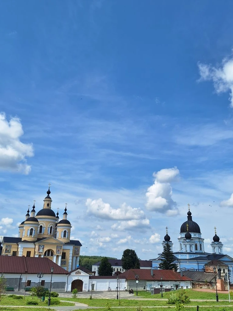 Мы живем в удивительно красивой стране, полной чудес.

Помню, как меня удивил тот факт, что над наше
