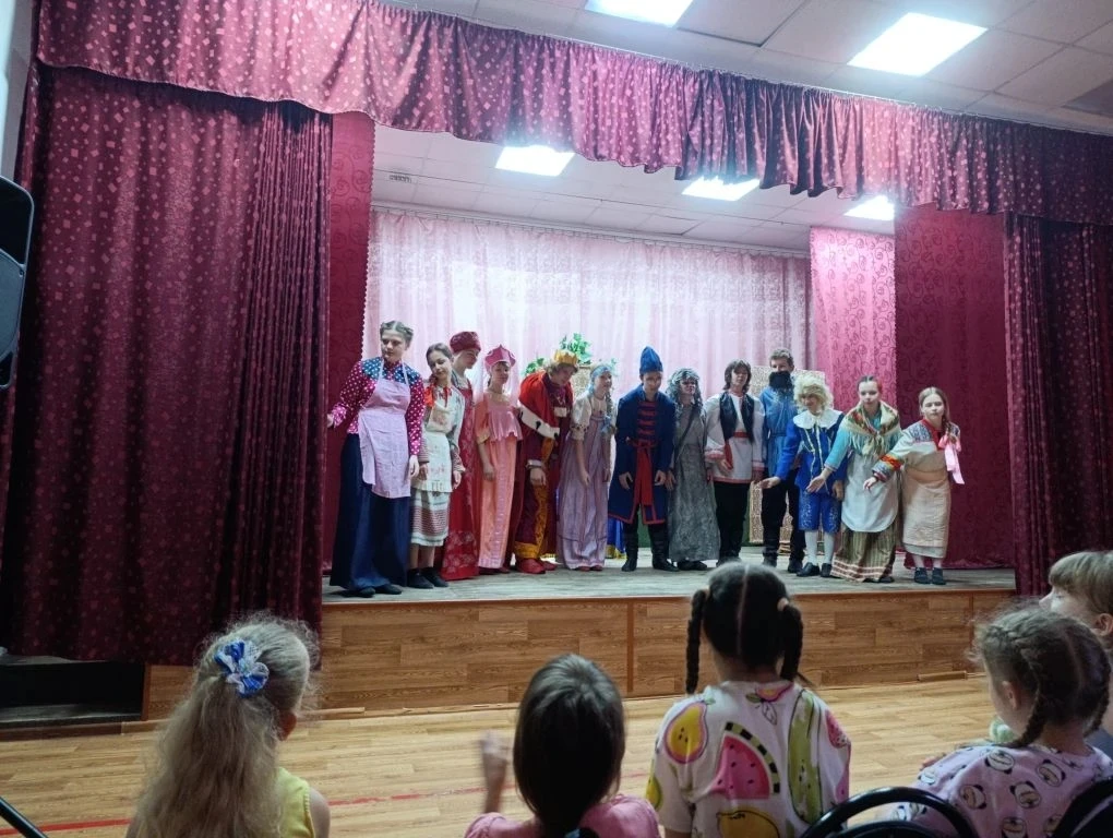 🎭Театральный день в лагере "ШИК"! 

🎉Сегодня наши ребята посмотрели чудесный спектакль "Горя боять