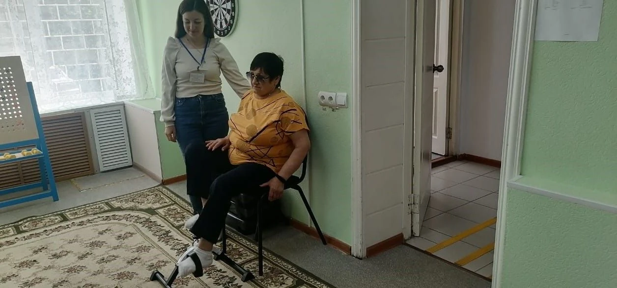 В Центре социального обслуживания населения Краснокутского района  проведено физкультурное занятие в