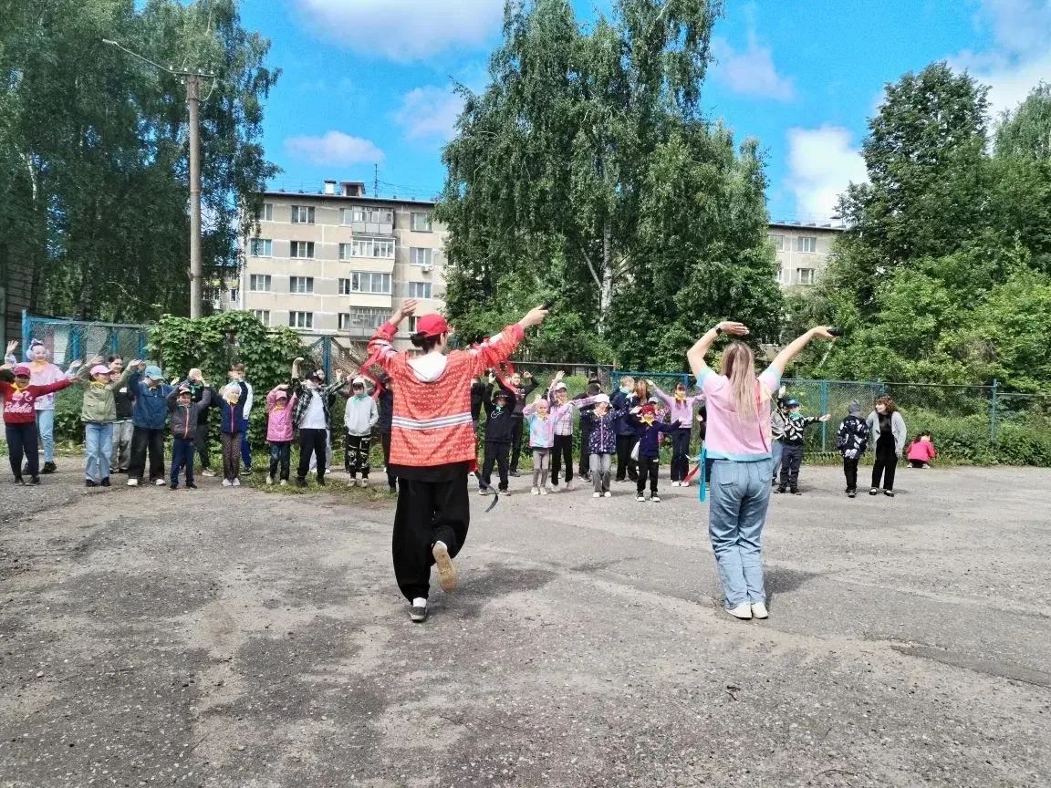 ✨Зажигательный день в лагере ✨

☀️Сегодня в ДОЛ «Солнышко» к нам заглянули аниматоры с яркой развлек