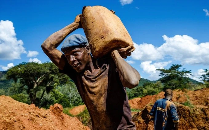 🇿🇼🤩  Зимбабве удвоит добычу золота к 2029 году

Госкомпания Mutapa Gold Resources, крупнейший зол