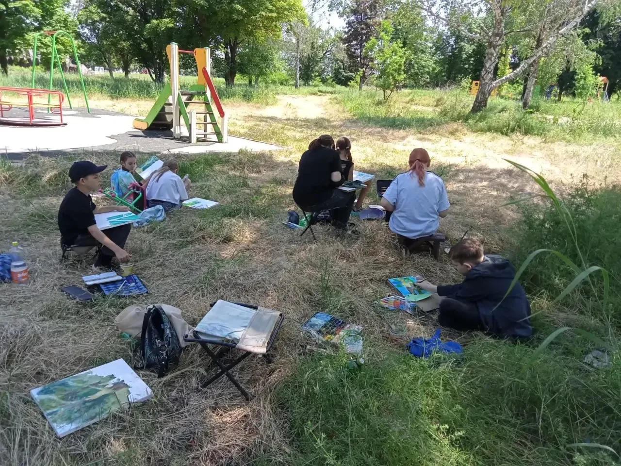 Волшебство пленэра: уроки на природе с Аллой Анатольевной Ливенцевой
В Детской школе искусств на худ