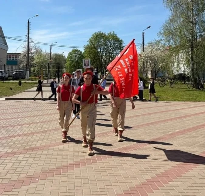 В преддверии Великого праздника в нашей школе состоялась торжественная линейка, посвященная Дню Побе