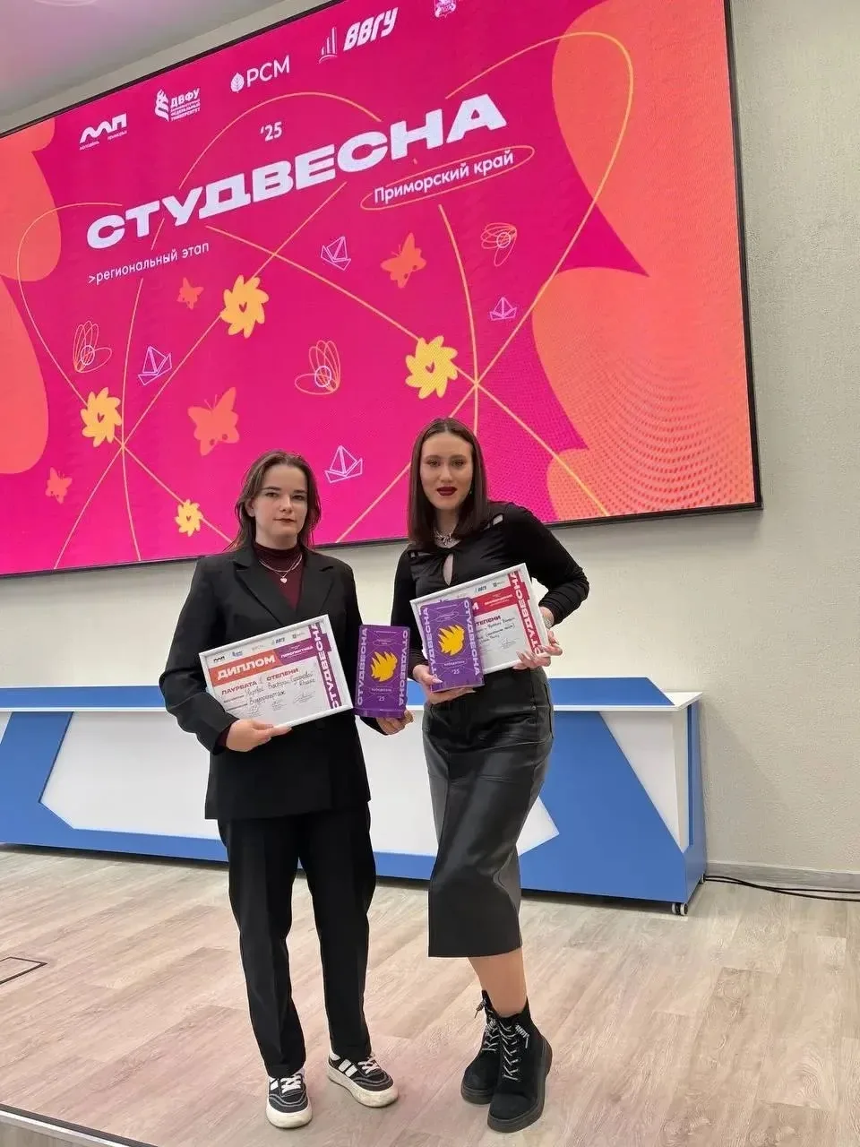 Дорогие друзья, хотим поделиться радостной новостью! ❤️

Виктория Зверева и Диана Суханова, студентк