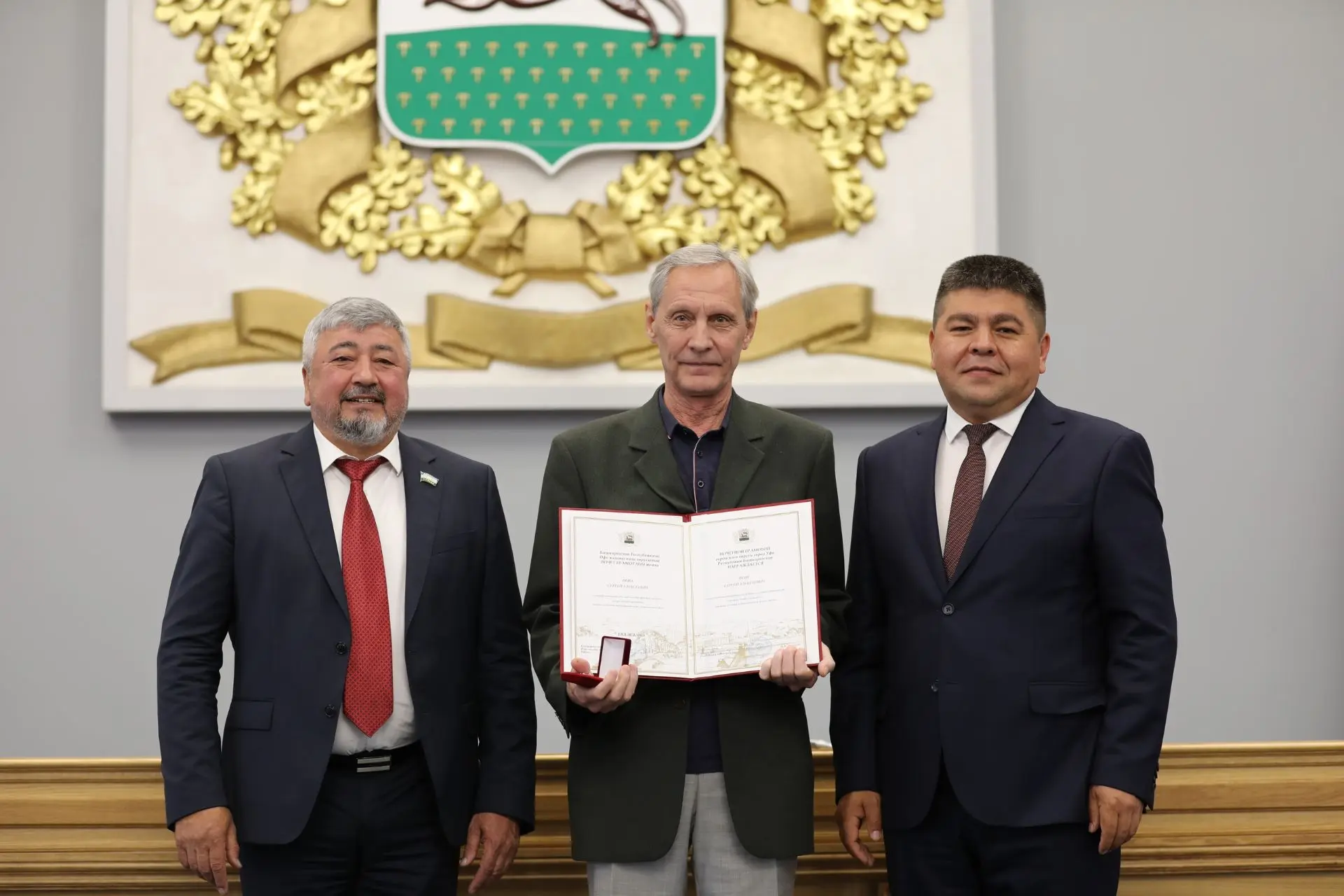 🎉 Поздравляем коллег с заслуженными наградами!

В Уфе в преддверии Дня России, Дня города и годовщи