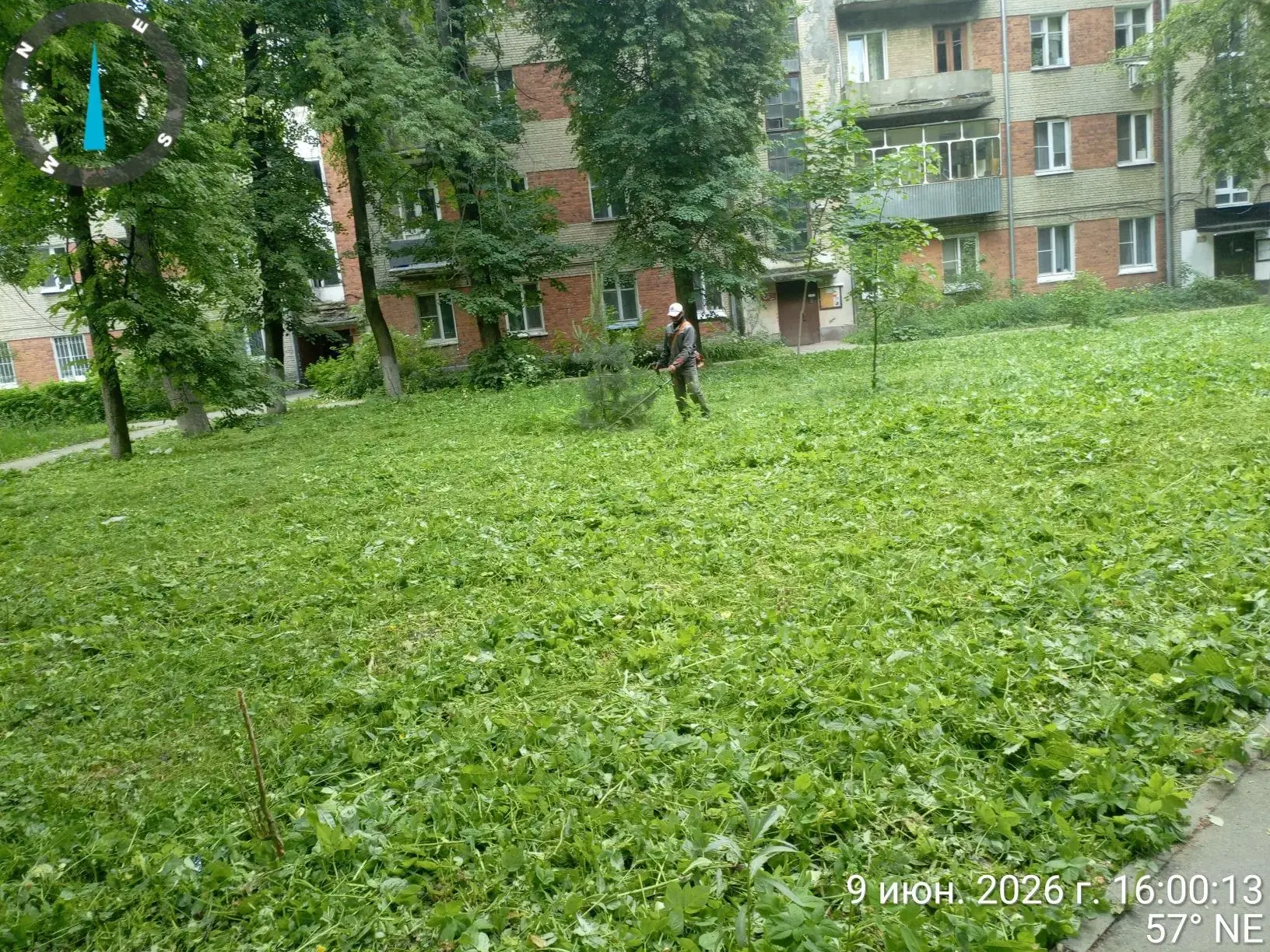 Покос травы на придомовой территории МКД ул.Маршала Красовского, 4.
Уважаемые жители! Вы можете оста