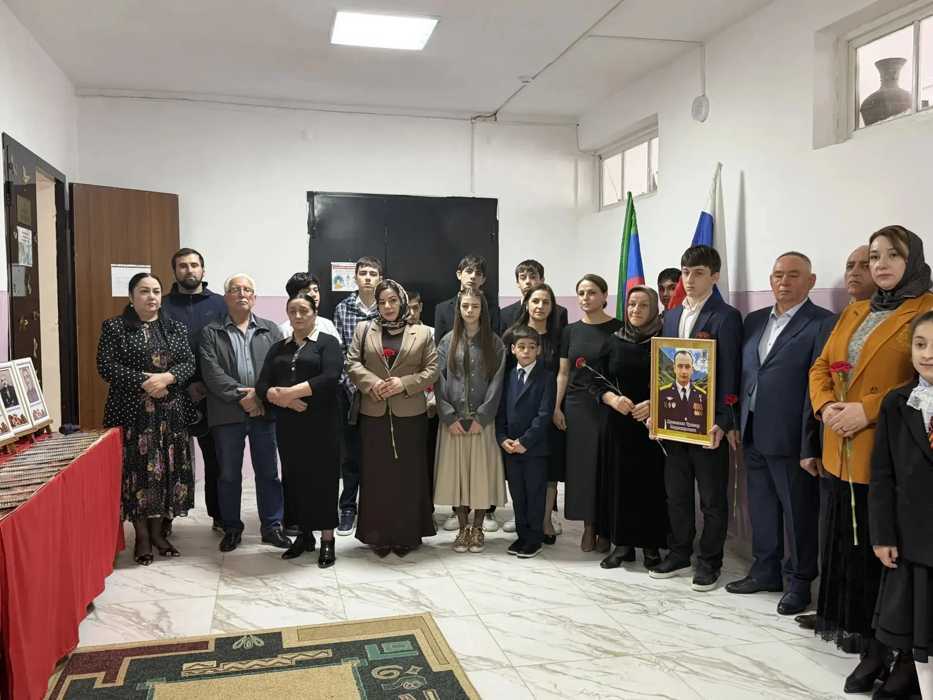 🇷🇺 Память о Герое: Урок мужества.

🌹 Дань уважения
Завершилось мероприятие на торжественной ноте: