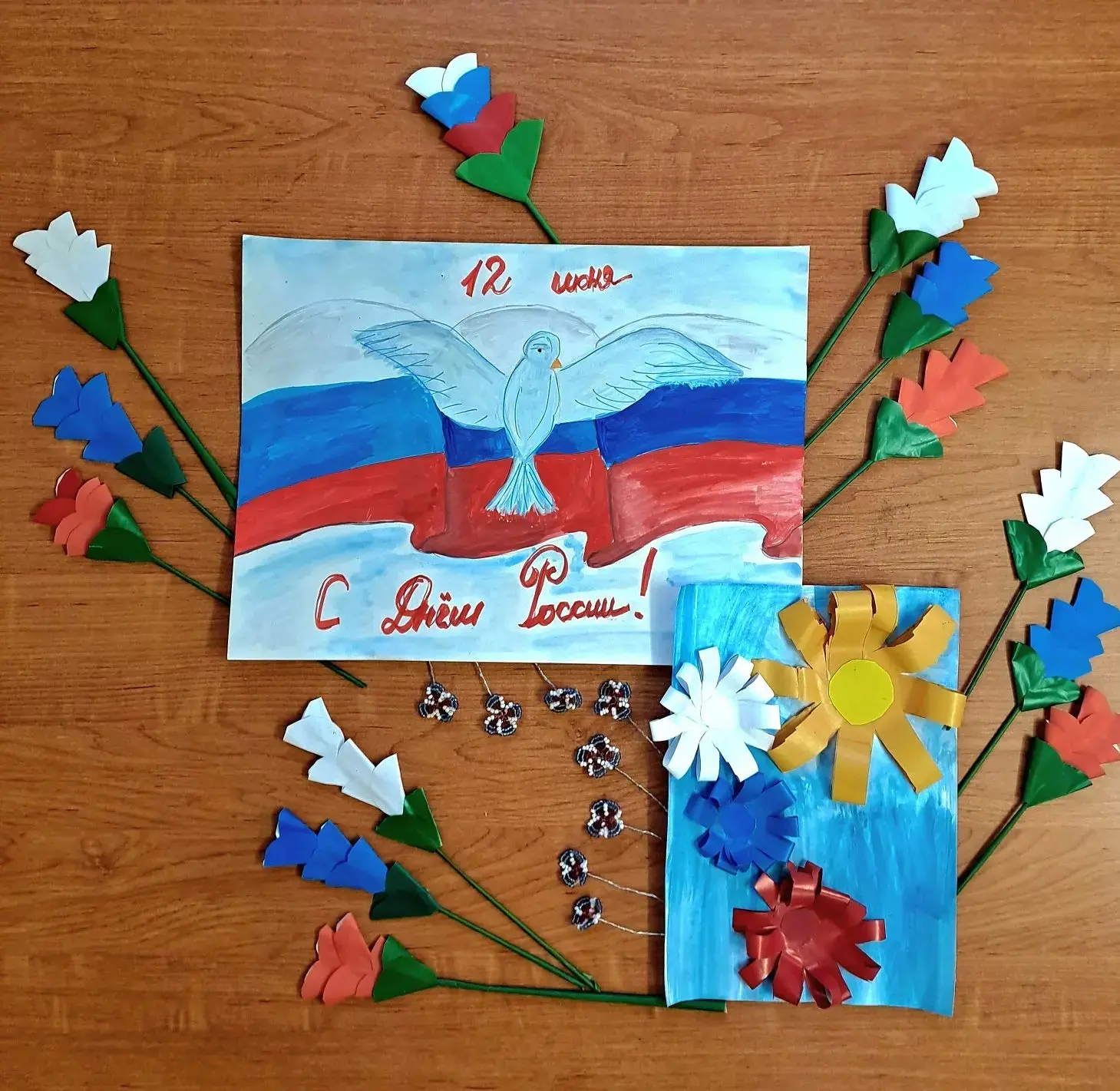 С Днём России, родная земля!
Ты для нас — мощь и главная сила.
От лесов до бескрайних морей
Мы горди