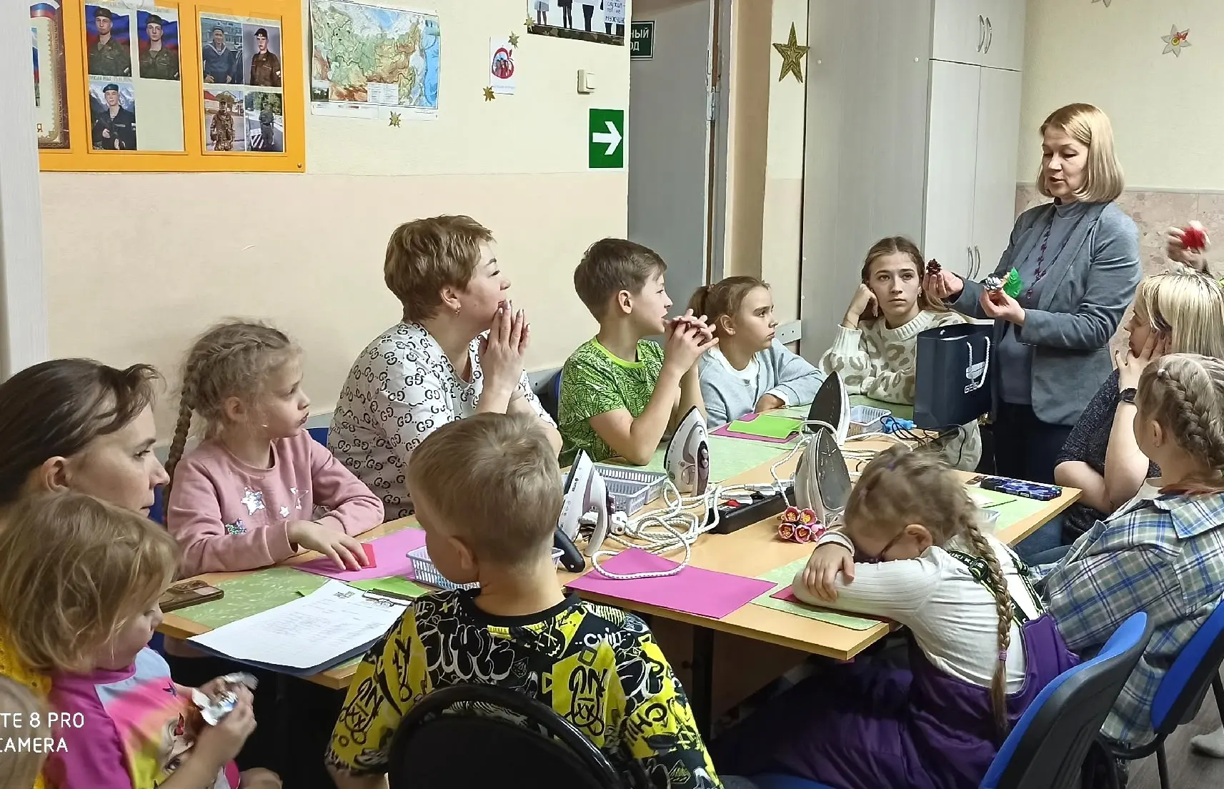 В преддверии весеннего праздника в нашей семейной мастерской начал свою работу кружок «Фоамиран фант