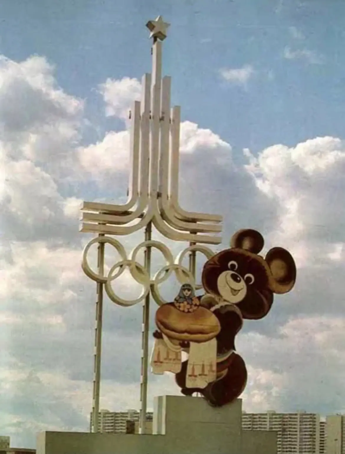 📸 Олимпийская деревня

И любимый всеми Мишка!

📆 1980 год

🌆Хроники Москвы