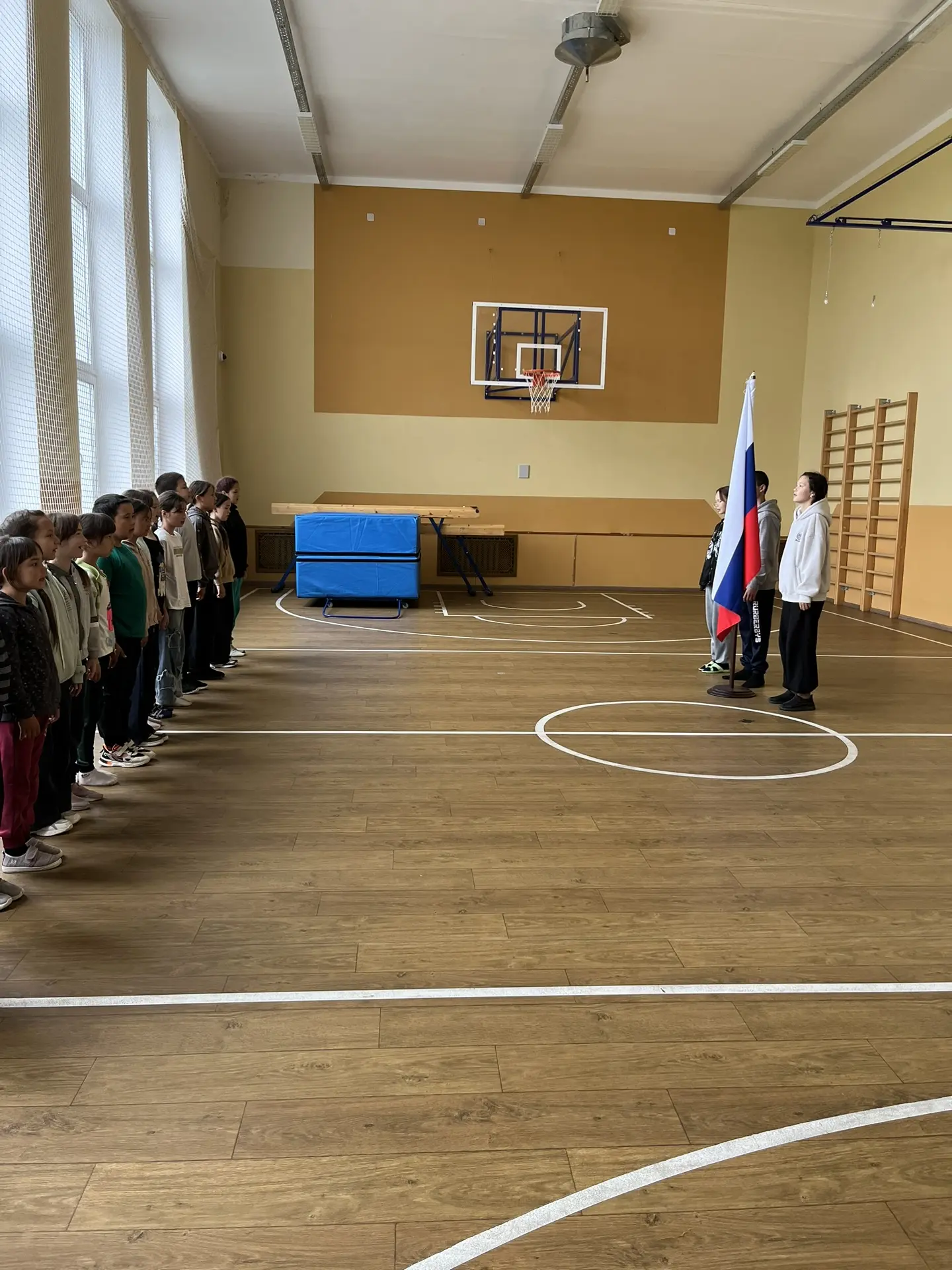 В честь Дня России, отмечаемого 12 июня, в летнем клубе Канабековской школы было организовано праздн
