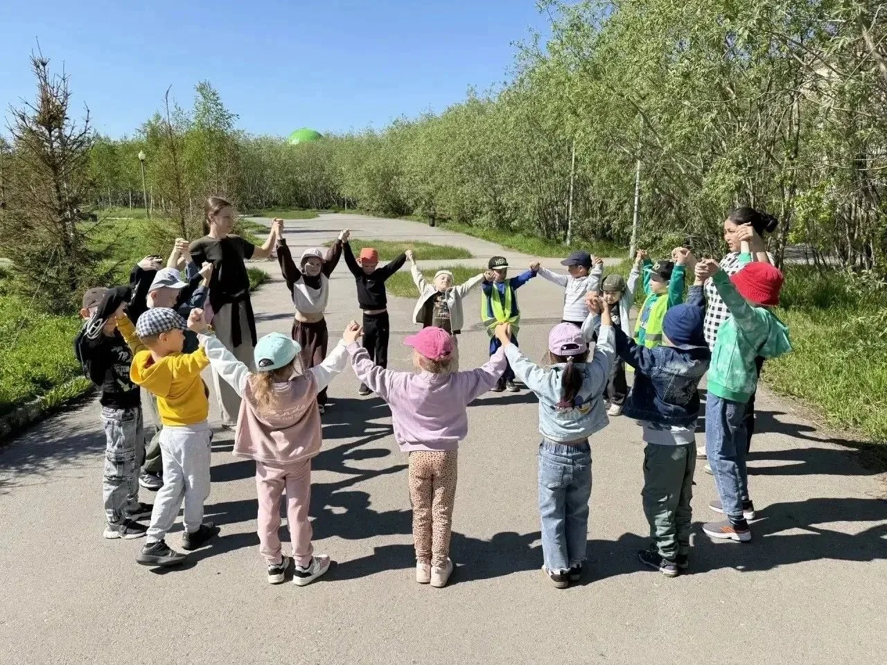 ☀️Лето воркутинских дошколят
 
Июнь радует воркутинцев теплыми днями и ярким солнцем. И это прекрасн
