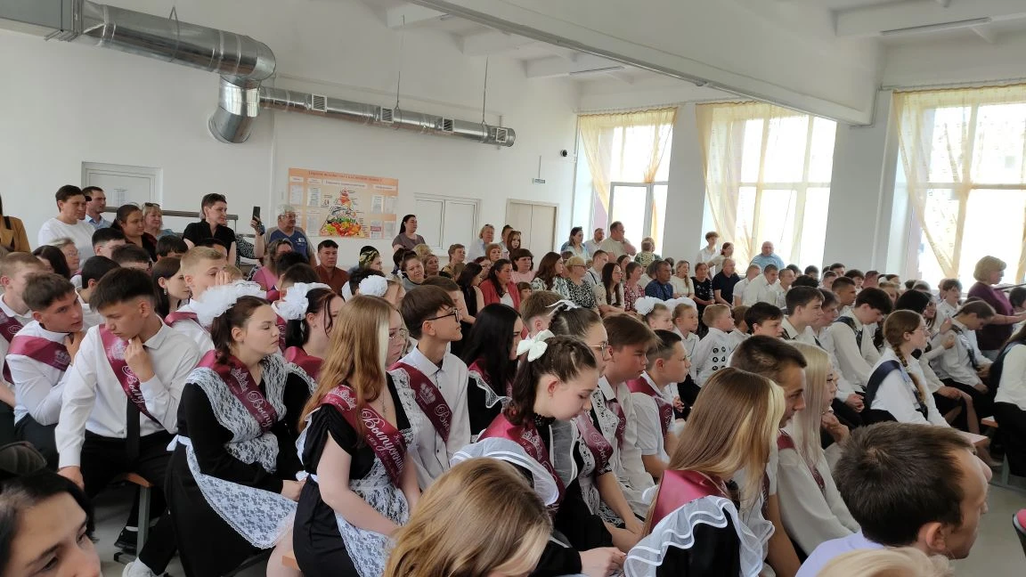 🎉 Последний звонок — старт большого приключения! 🎉

Сегодня в нашей школе звучит самый трогательны