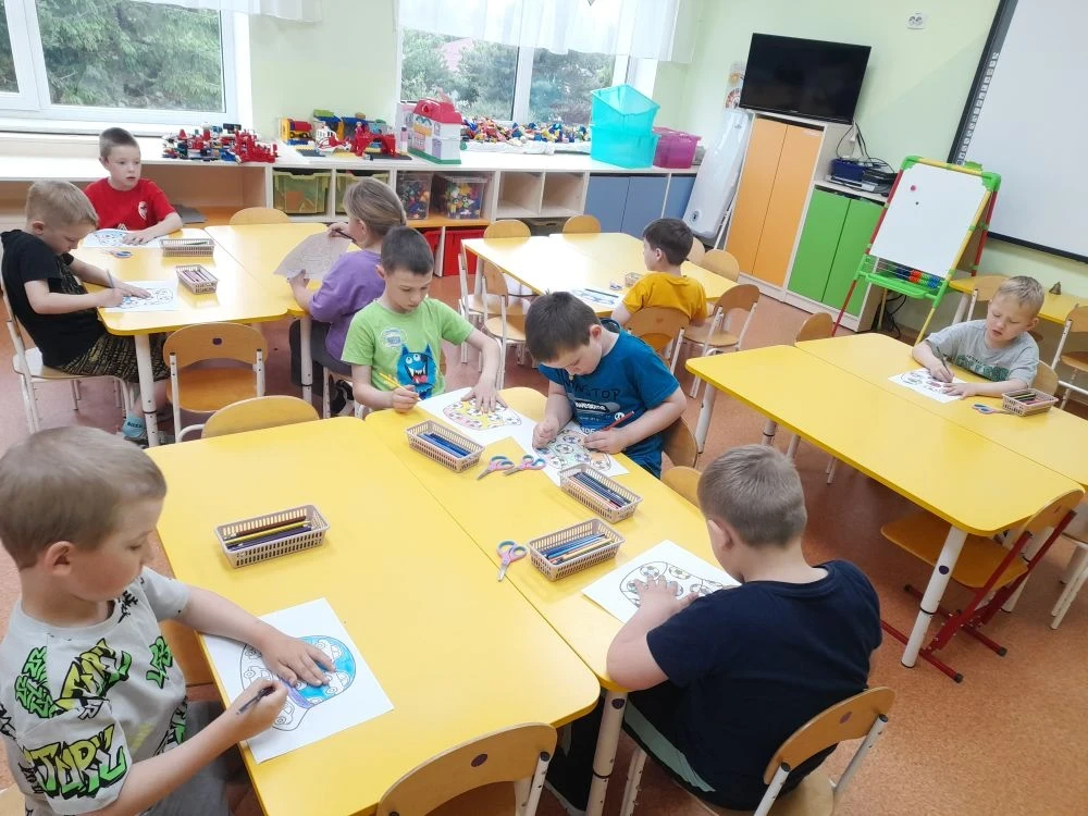 Весёлый день, посвящённый главному спасателю от солнца — панамке 👒.

Сначала выяснили у ребят, поче
