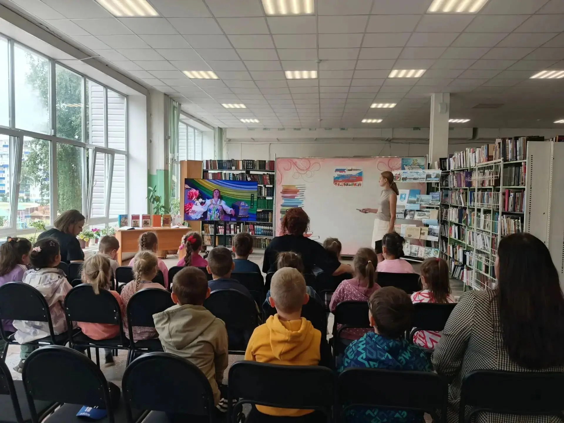 📚Ребята из групп "Ромашка" и "Нарцисс" отправились в увлекательное путешествие, посетив районную би