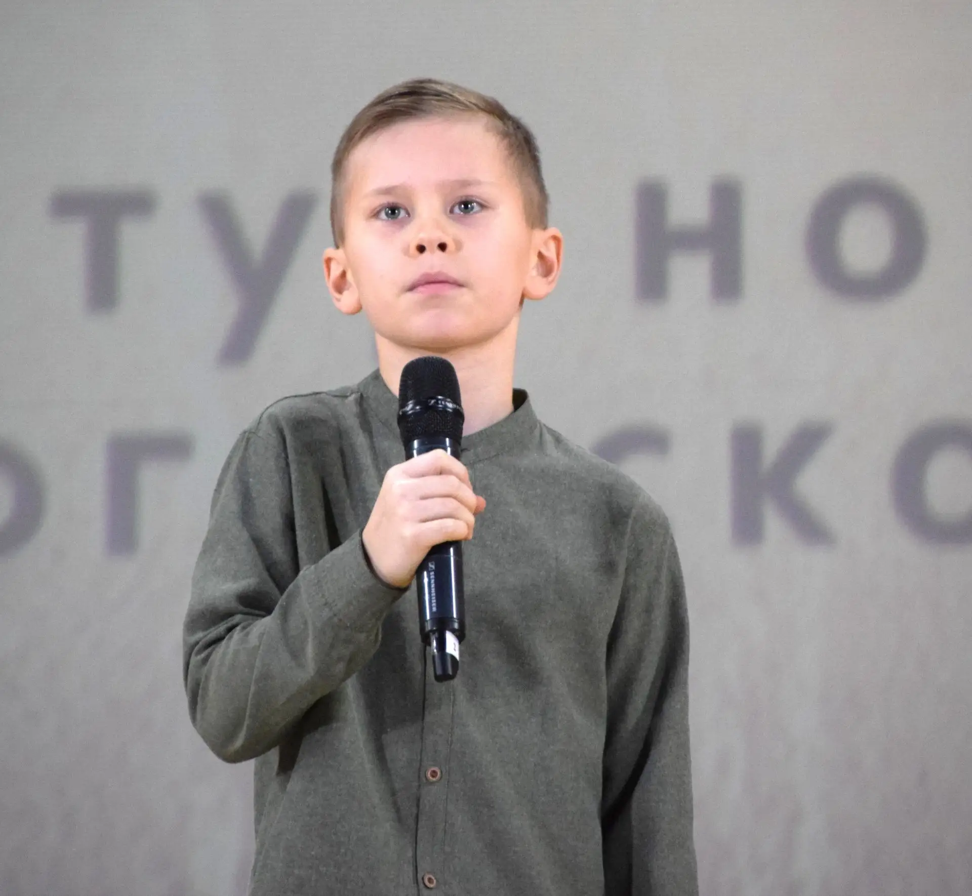 Песня памяти: участники сквозь слёзы исполняли песни афганской войны и про Донбасс!
Дворец культуры 