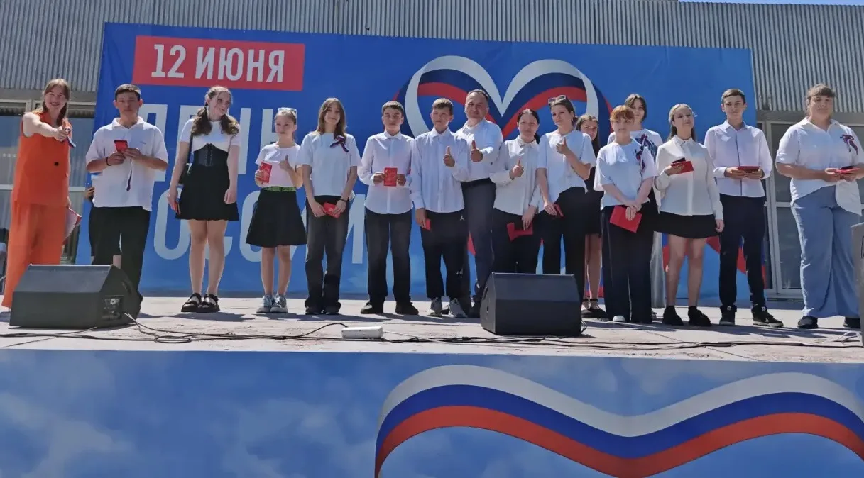 В Дубне отпраздновали День России 🇷🇺

Сегодня на главной площади поселка Дубна прошли праздничные 
