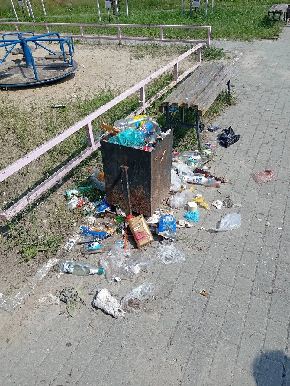 И снова Газовиков 29. Ничего не меняется!!! Уважаемая администрация, вам под окна это принесу, чтобы