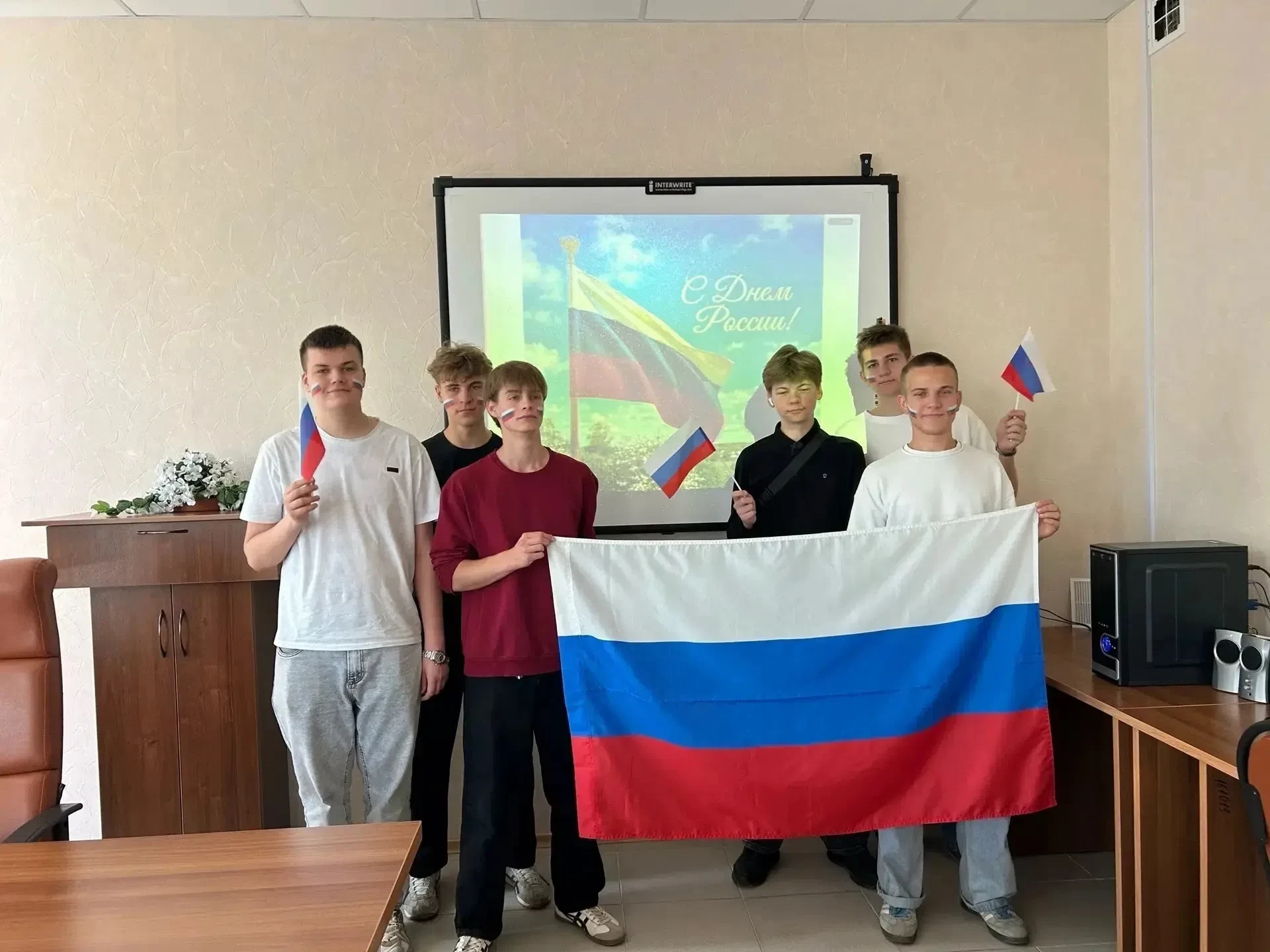 🇷🇺 День России: погружение в историю государственной символики 🇷🇺

В преддверии Дня России студе