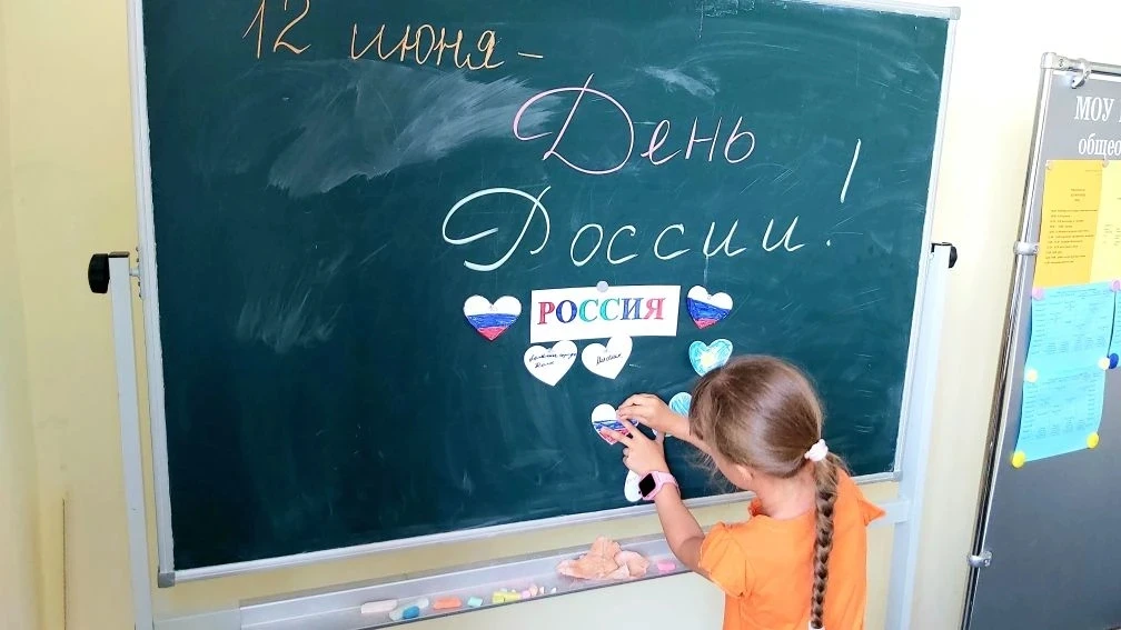 Путешествие по России: как мы в лагере День России отмечали

Завтра вся страна будет отмечать День Р